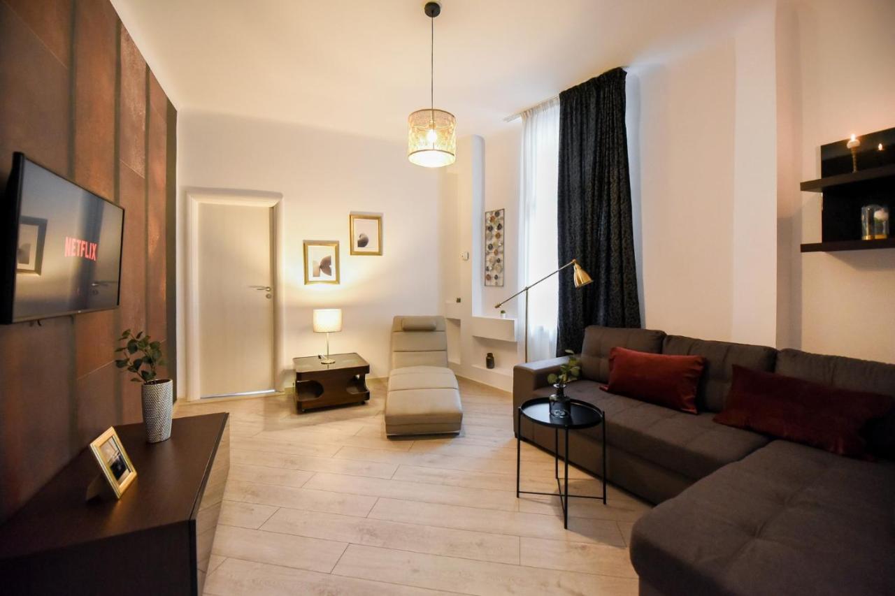 Amazing Location & Elegant Apt - Old Town Appartamento Bucarest Esterno foto