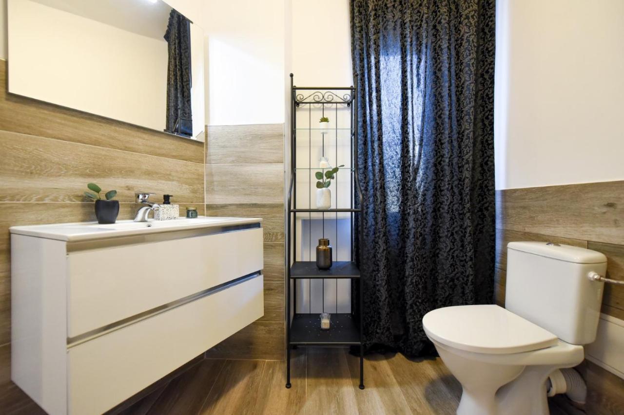 Amazing Location & Elegant Apt - Old Town Appartamento Bucarest Esterno foto