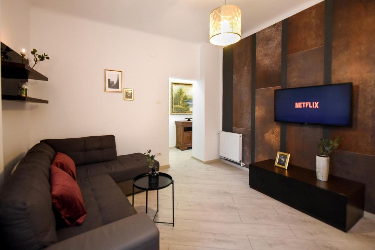 Amazing Location & Elegant Apt - Old Town Appartamento Bucarest Esterno foto