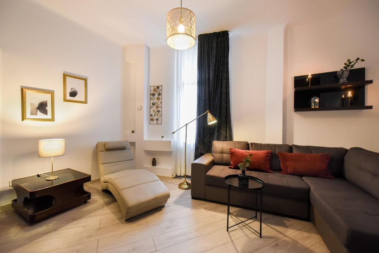 Amazing Location & Elegant Apt - Old Town Appartamento Bucarest Esterno foto