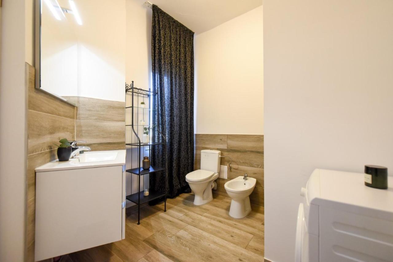 Amazing Location & Elegant Apt - Old Town Appartamento Bucarest Esterno foto