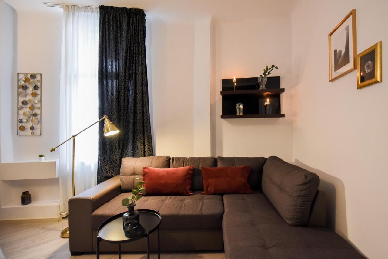 Amazing Location & Elegant Apt - Old Town Appartamento Bucarest Esterno foto