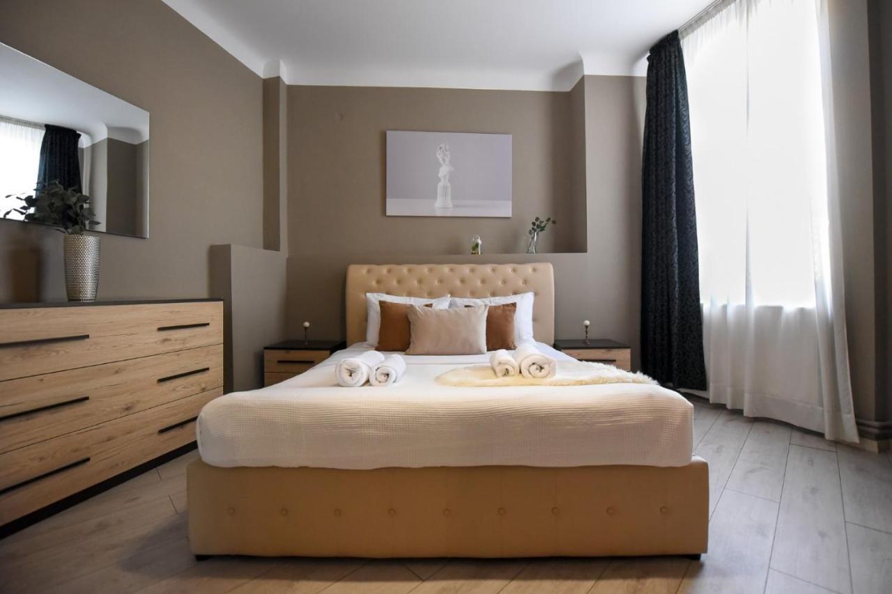 Amazing Location & Elegant Apt - Old Town Appartamento Bucarest Esterno foto