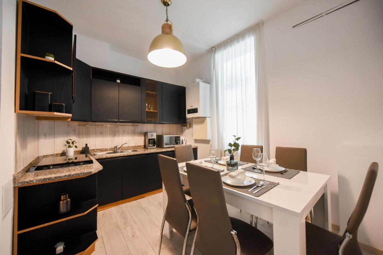 Amazing Location & Elegant Apt - Old Town Appartamento Bucarest Esterno foto