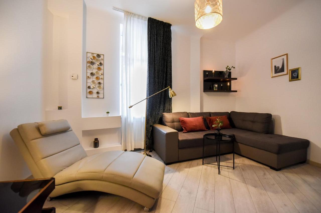 Amazing Location & Elegant Apt - Old Town Appartamento Bucarest Esterno foto